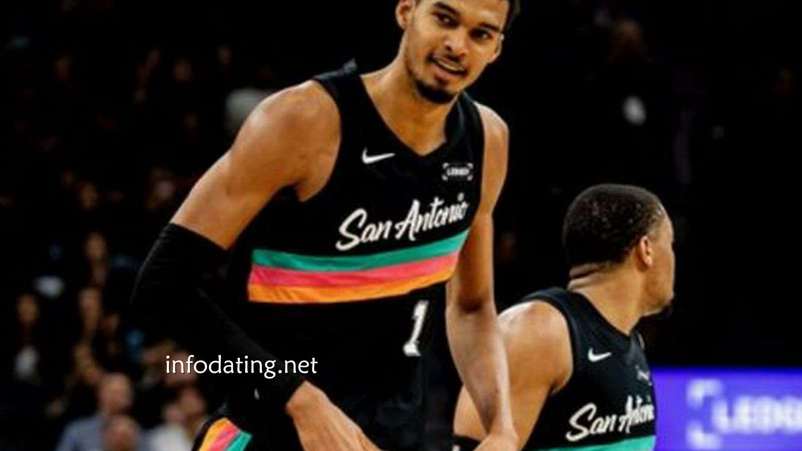 BET365体育独家专栏:马刺遭尼克斯终结11连胜|文班25+13+4帽 布伦森24+7大桥25分