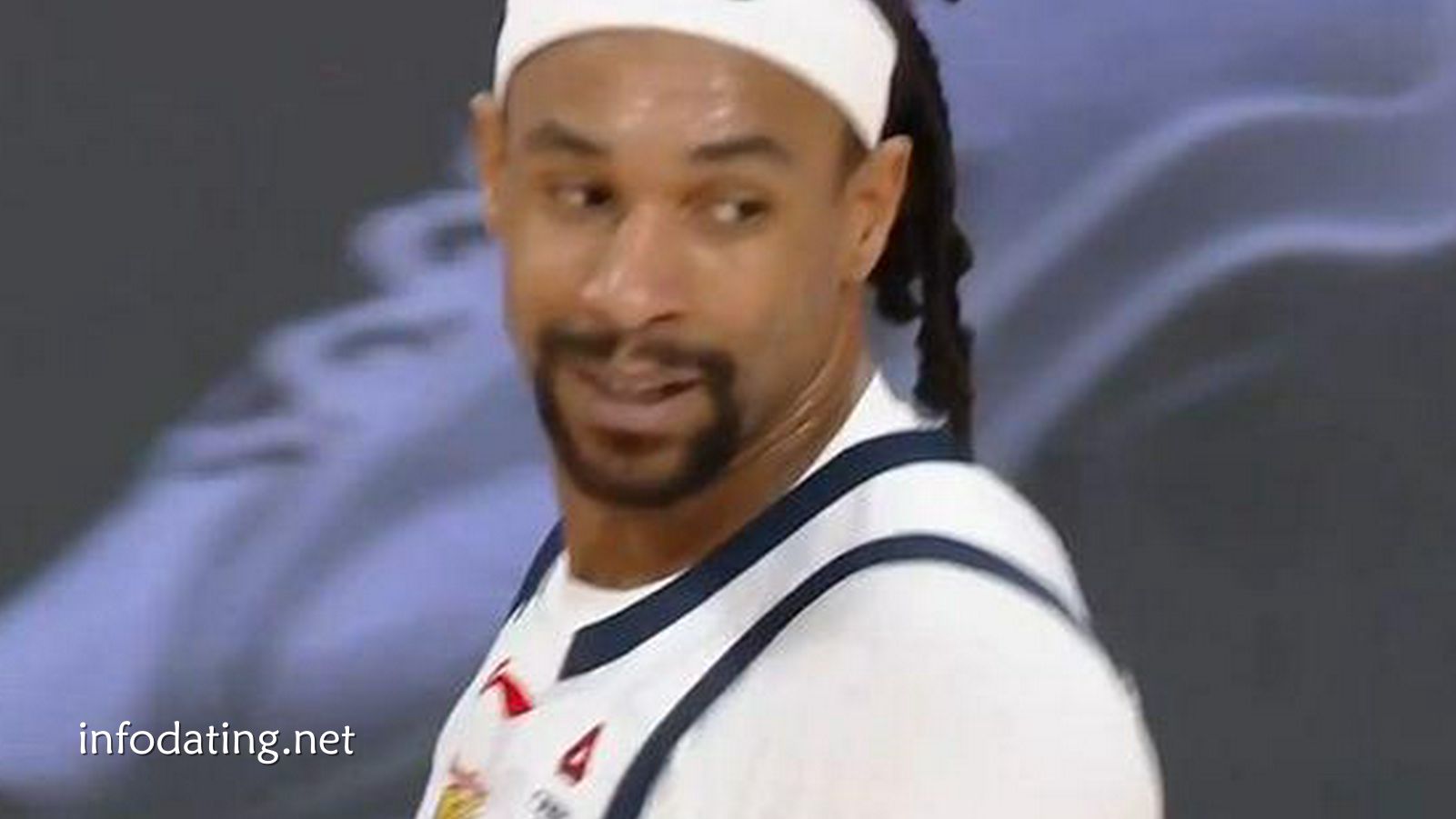 BET365体育深度解析 - 杜锋摊牌！萨林杰被裁板上钉钉，坐观众席戴耳机玩手机，不演了