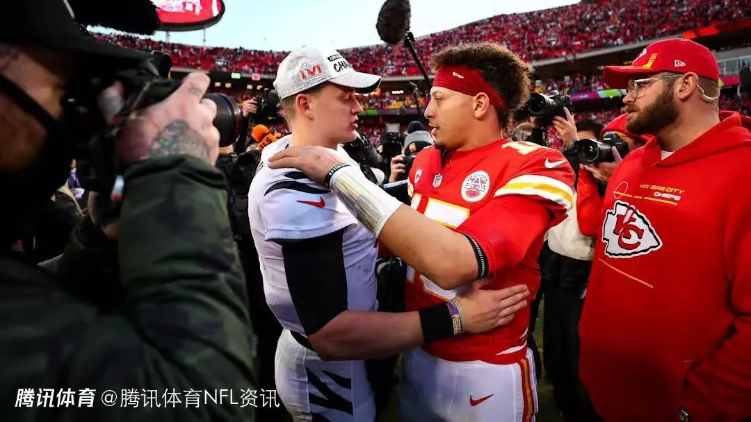 BET365体育深度聚焦:【NFL动态】化敌为友!猛虎球迷在马霍姆斯受伤后伸出援手